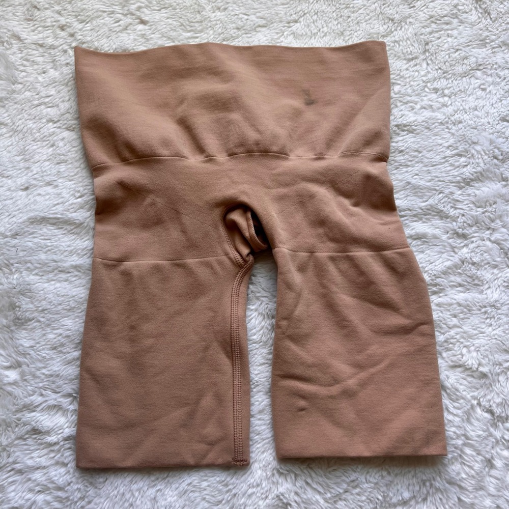 Skims Women Sculpting Short Mid Thigh Open Gusset Tan Size XS Shapewear RN158973